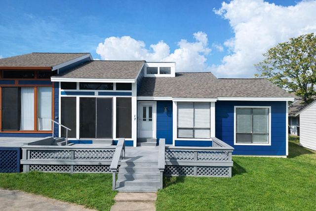 17 April Point Drive N, Conroe, TX 77356