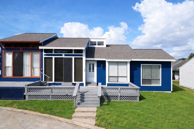 17 April Point Drive N, Conroe, TX 77356