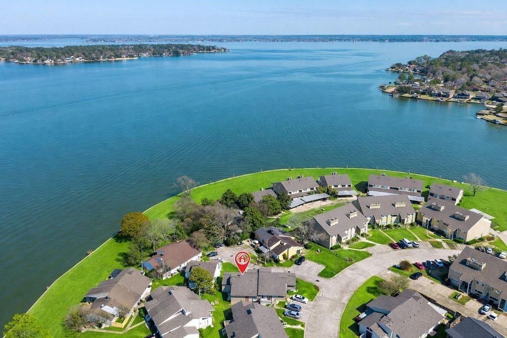 17 April Point Drive N, Conroe, TX 77356