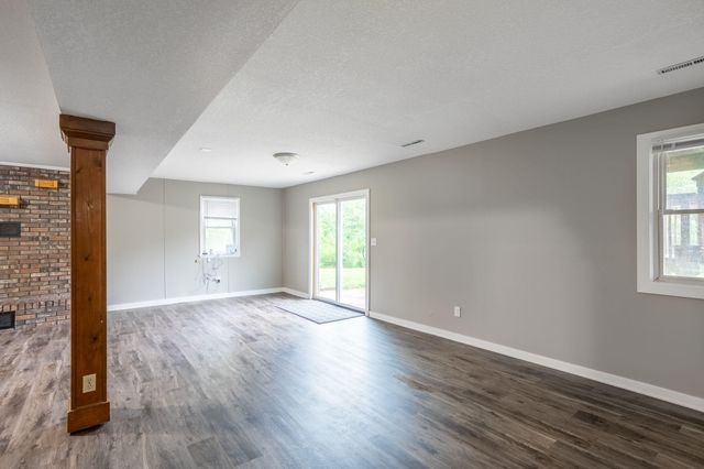 8461 E HIGHWAY OO, Hallsville, MO 65255