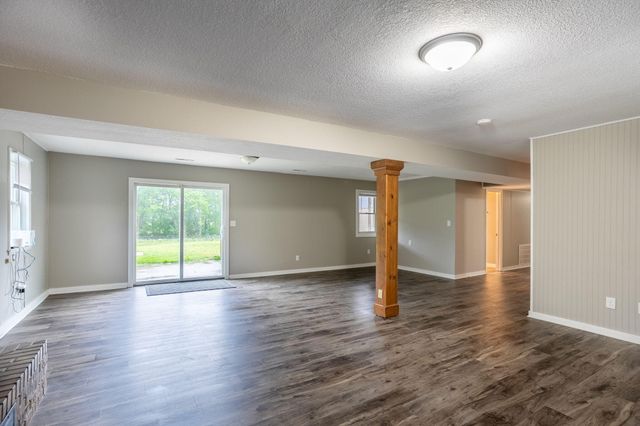8461 E HIGHWAY OO, Hallsville, MO 65255