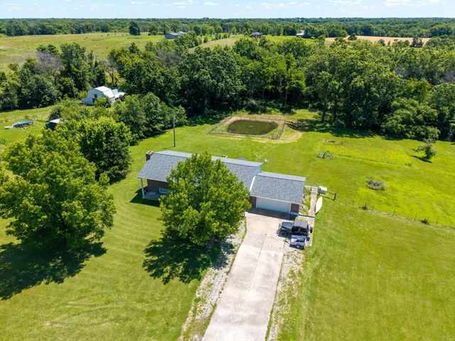 8461 E HIGHWAY OO, Hallsville, MO 65255