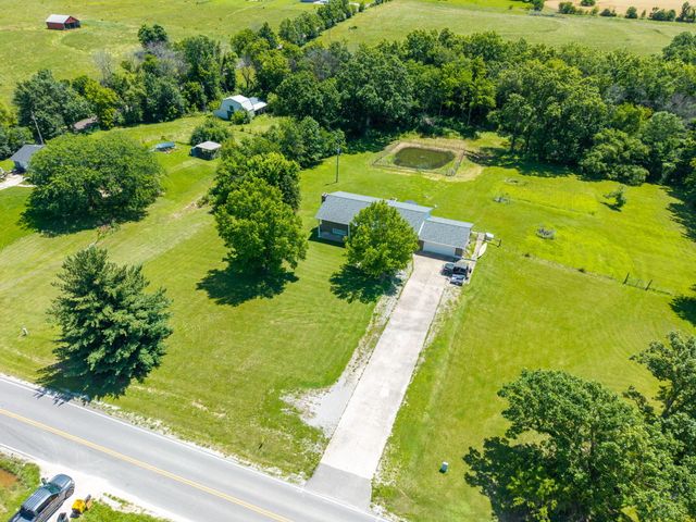 8461 E HIGHWAY OO, Hallsville, MO 65255