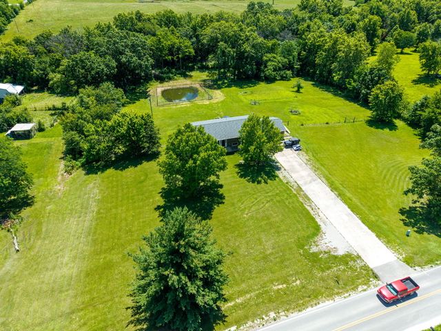 8461 E HIGHWAY OO, Hallsville, MO 65255