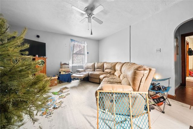 2208 Duss Avenue, Ambridge, PA 15003