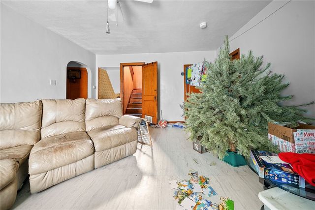 2208 Duss Avenue, Ambridge, PA 15003