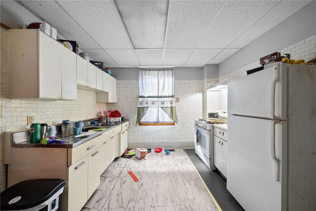 2208 Duss Avenue, Ambridge, PA 15003