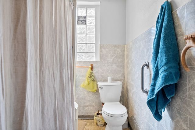 2208 Duss Avenue, Ambridge, PA 15003