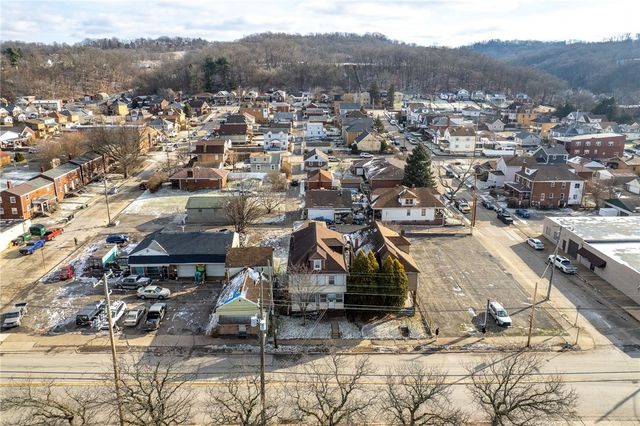 2208 Duss Avenue, Ambridge, PA 15003