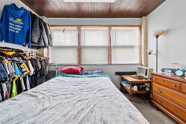 2208 Duss Avenue, Ambridge, PA 15003