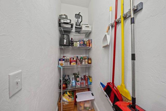 599 Washington St 14, Pembroke, MA 02359