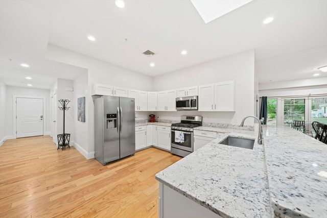 599 Washington St 14, Pembroke, MA 02359