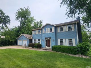 591 BREEZY POINT Drive, Clinton, IA 52732