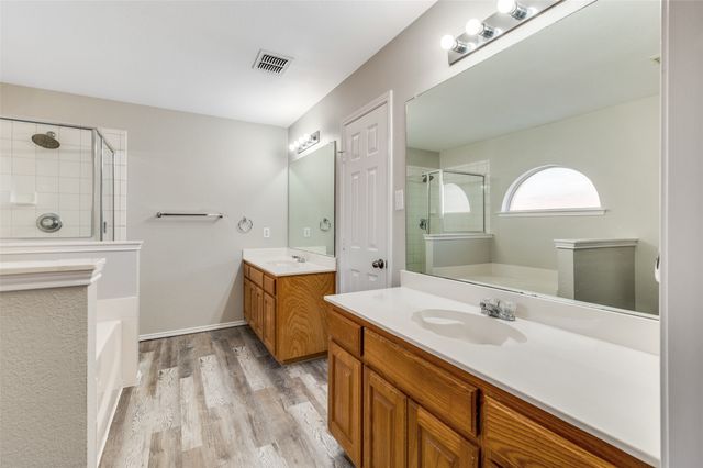 1924 Kingsbrook Trail, Fort Worth, TX 76120