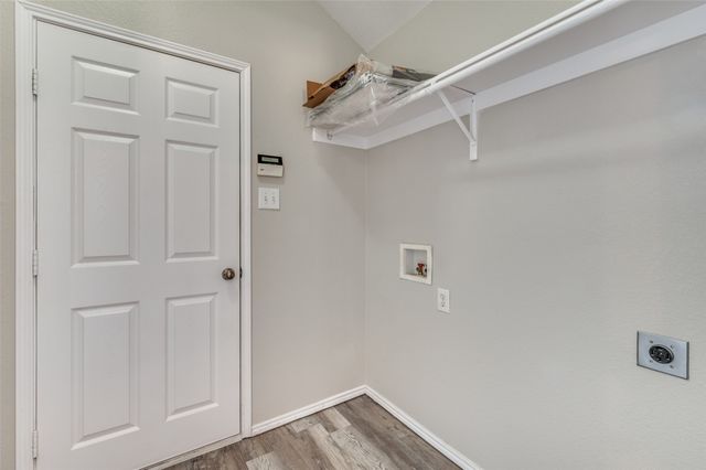 1924 Kingsbrook Trail, Fort Worth, TX 76120