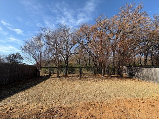 1924 Kingsbrook Trail, Fort Worth, TX 76120