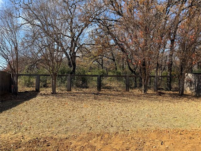 1924 Kingsbrook Trail, Fort Worth, TX 76120