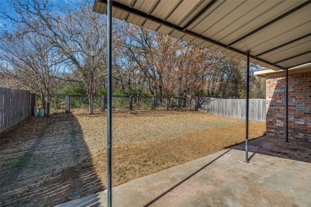 1924 Kingsbrook Trail, Fort Worth, TX 76120