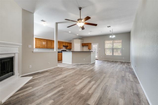 1924 Kingsbrook Trail, Fort Worth, TX 76120