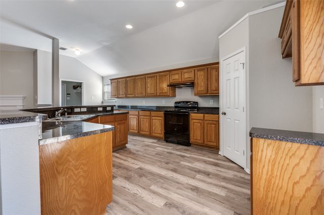 1924 Kingsbrook Trail, Fort Worth, TX 76120