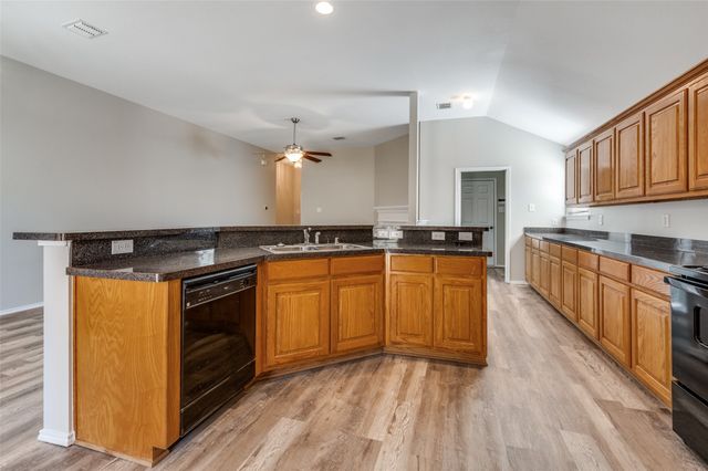 1924 Kingsbrook Trail, Fort Worth, TX 76120