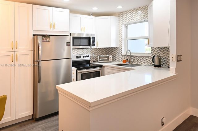 2860 NE 14th St Cswy 206D, Pompano Beach, FL 33062