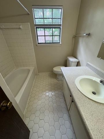 3359 Trafalgar Sq # A, Tallahassee, FL 32301
