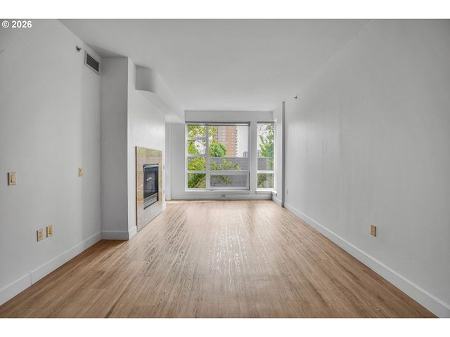 1620 Ne BROADWAY St 432, Portland, OR 97232