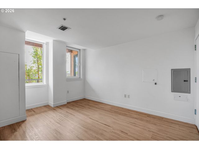 1620 Ne BROADWAY St 432, Portland, OR 97232