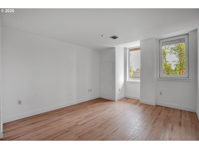 1620 Ne BROADWAY St 432, Portland, OR 97232