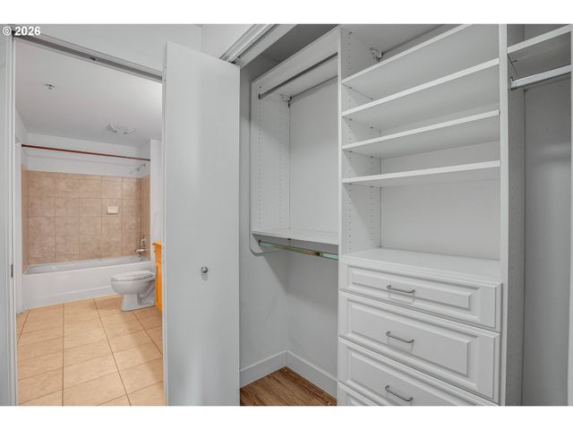 1620 Ne BROADWAY St 432, Portland, OR 97232