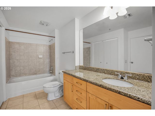 1620 Ne BROADWAY St 432, Portland, OR 97232