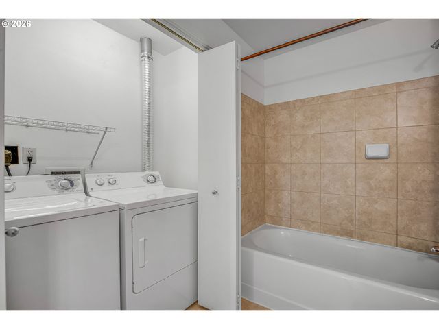 1620 Ne BROADWAY St 432, Portland, OR 97232
