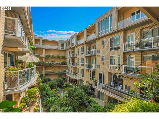 1620 Ne BROADWAY St 432, Portland, OR 97232