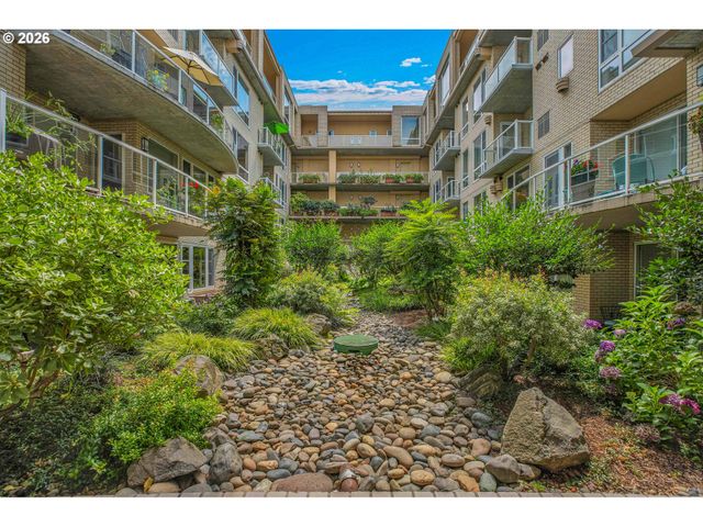 1620 Ne BROADWAY St 432, Portland, OR 97232