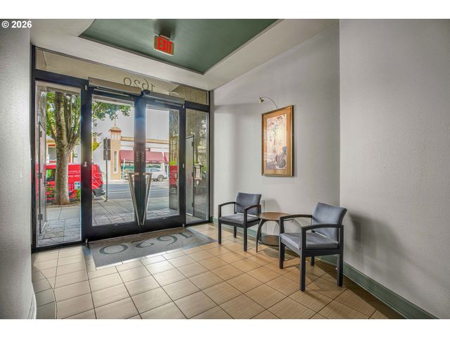 1620 Ne BROADWAY St 432, Portland, OR 97232