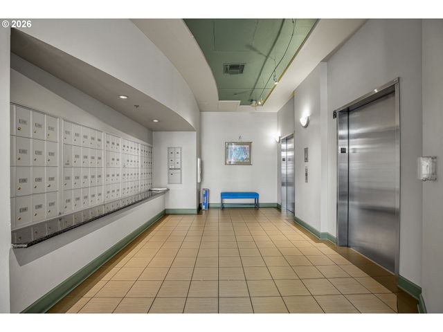 1620 Ne BROADWAY St 432, Portland, OR 97232