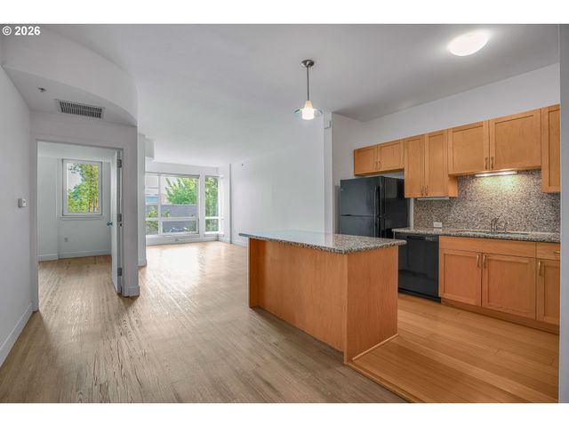 1620 Ne BROADWAY St 432, Portland, OR 97232