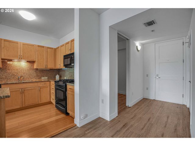 1620 Ne BROADWAY St 432, Portland, OR 97232