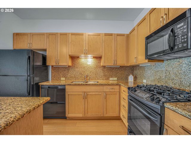 1620 Ne BROADWAY St 432, Portland, OR 97232