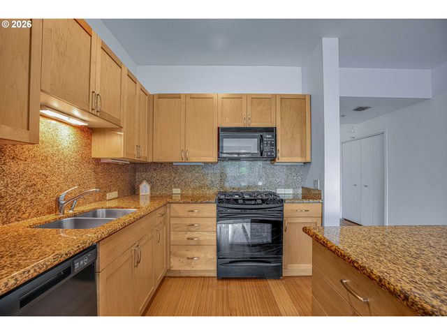 1620 Ne BROADWAY St 432, Portland, OR 97232