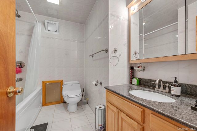 5011 175th Street, Fresh Meadows, NY 11365