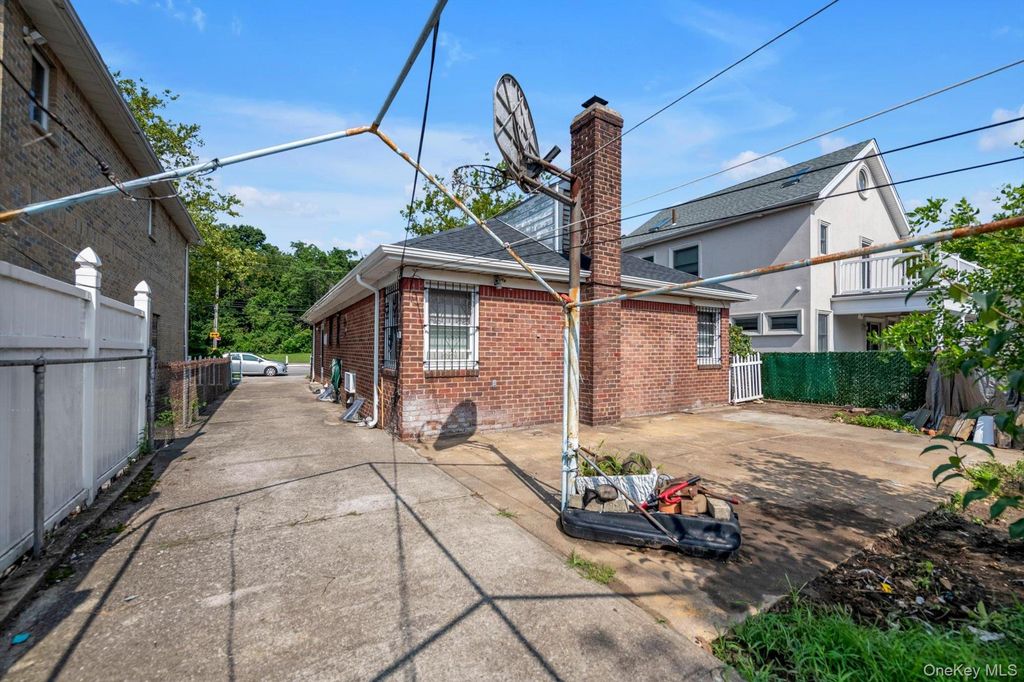 5011 175th Street, Fresh Meadows, NY 11365 — photo 3