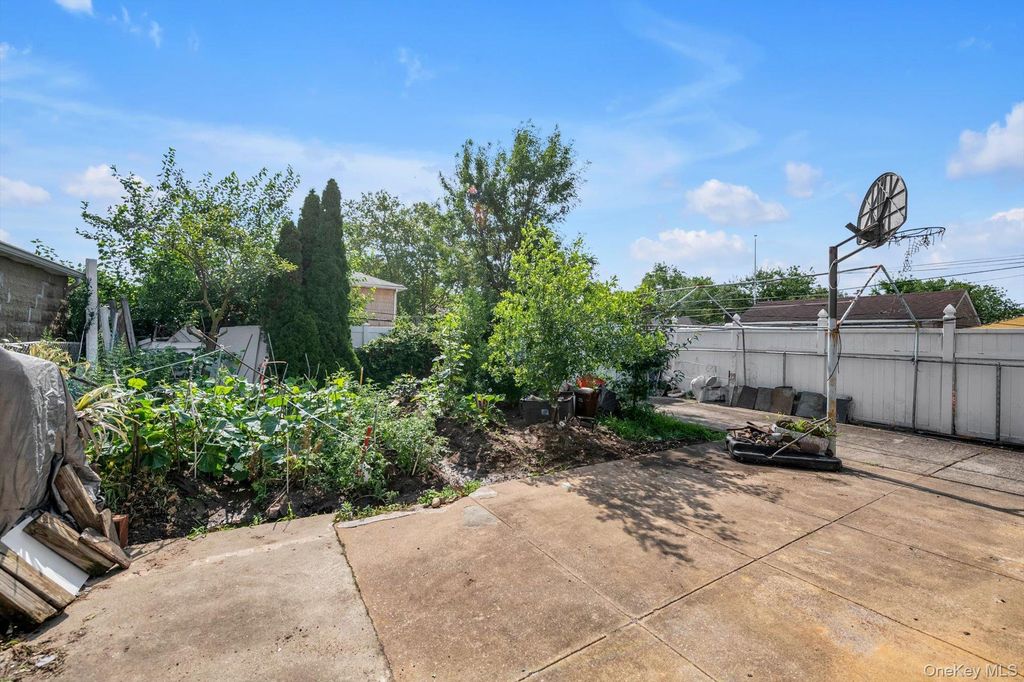5011 175th Street, Fresh Meadows, NY 11365 — photo 4