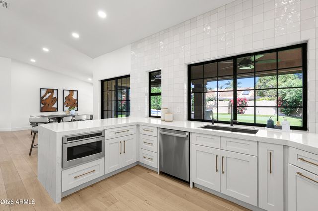 8572 E SAN FELIPE Drive, Scottsdale, AZ 85258