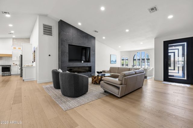 8572 E SAN FELIPE Drive, Scottsdale, AZ 85258