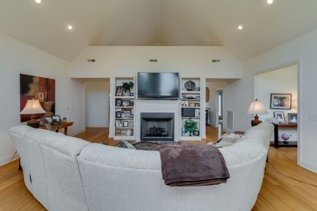 4664 New Cut Rd, Greenbrier, TN 37073