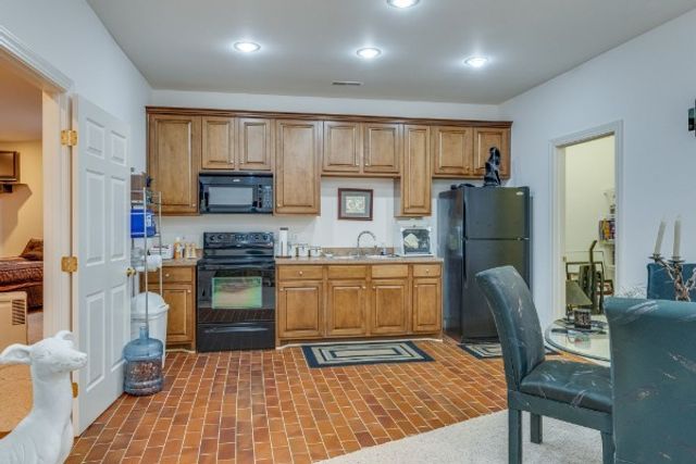 4664 New Cut Rd, Greenbrier, TN 37073