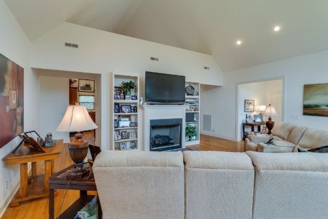 4664 New Cut Rd, Greenbrier, TN 37073