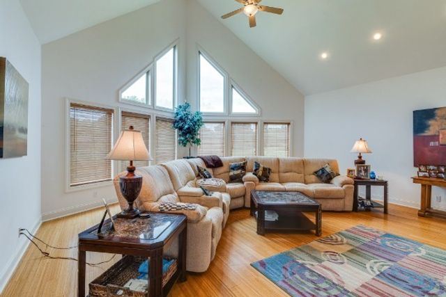 4664 New Cut Rd, Greenbrier, TN 37073
